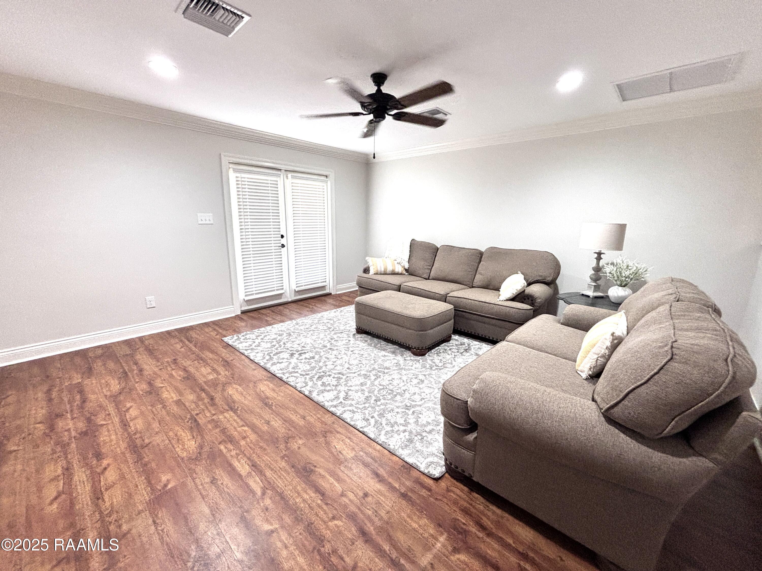 103 Stonehill Road Lafayette, LA 70508 - Photo 14 of 47 Living Room