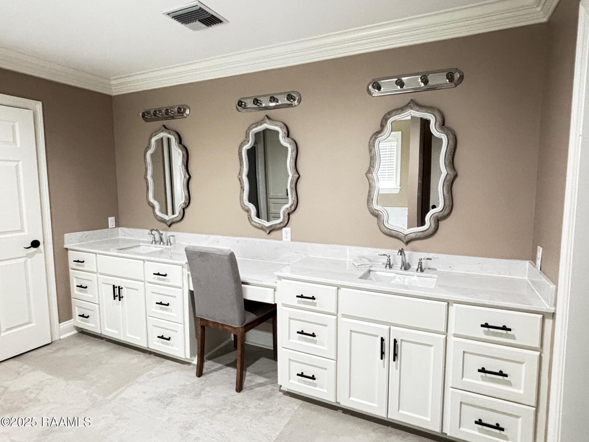 103 Stonehill Road Lafayette, LA 70508 - Photo 16 of 47 Double vanity