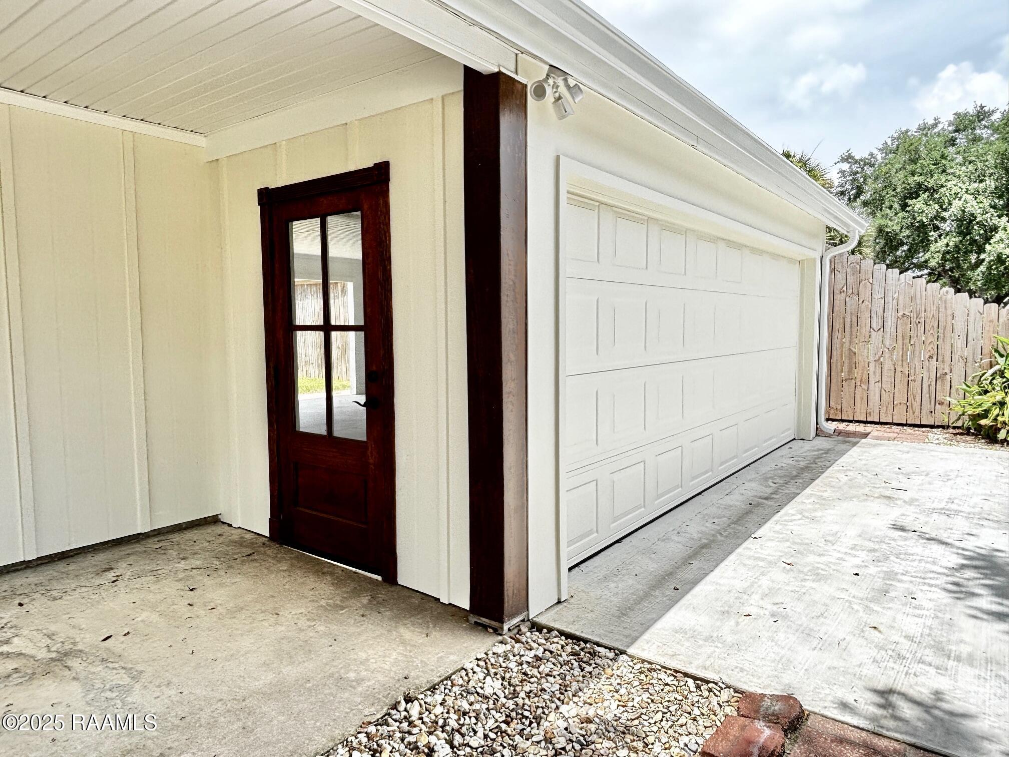 103 Stonehill Road Lafayette, LA 70508 - Photo 43 of 47 front door to garage