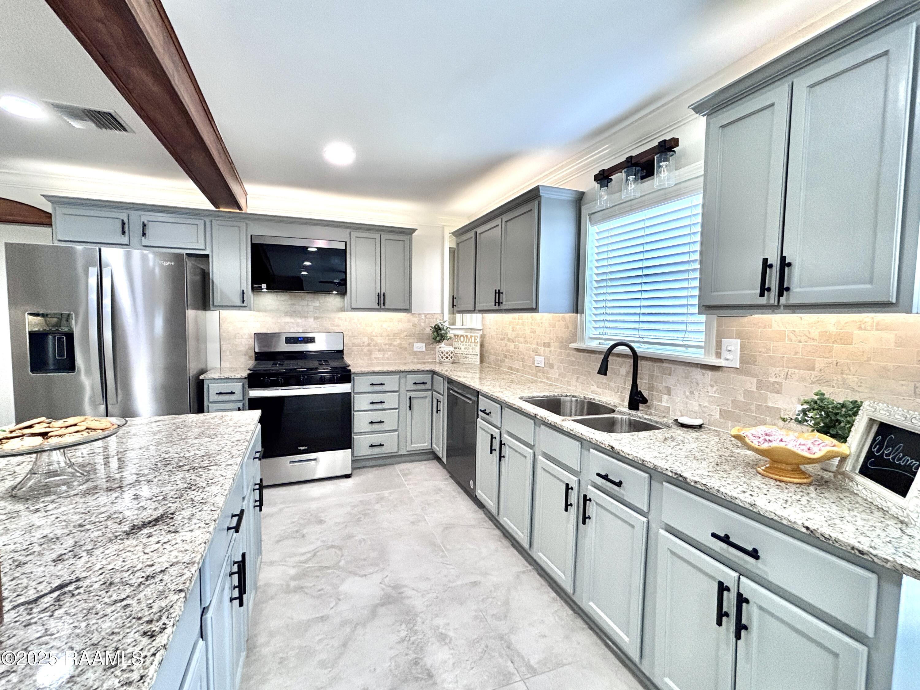 103 Stonehill Road Lafayette, LA 70508 - Photo 5 of 47 kitchen
