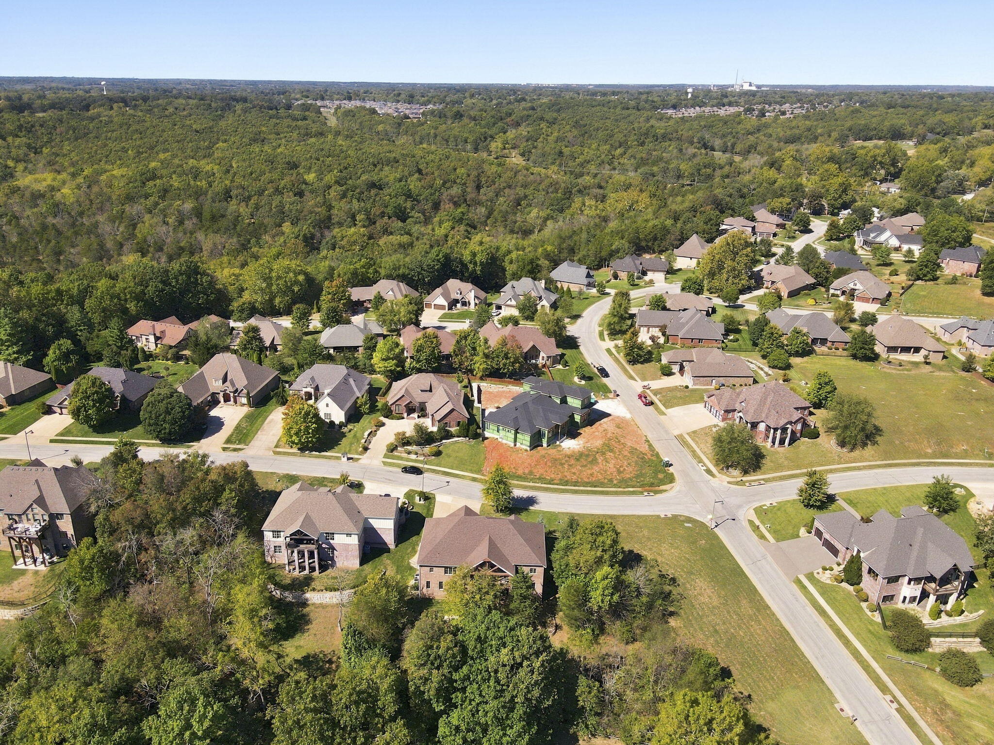 3312 West Bluffview Street Springfield, MO 65810 - Photo 60 of 68 60-web-or-mls-dji_fly_20261006_131104_46