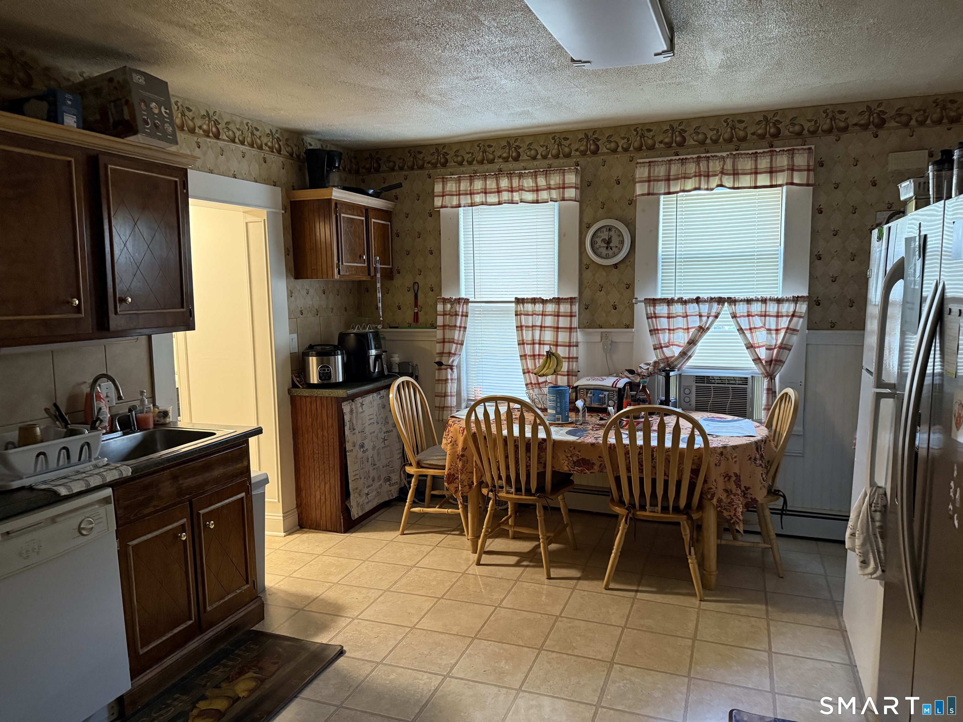 390 Canaan Road Stratford, CT 06614 - Photo 9 of 28