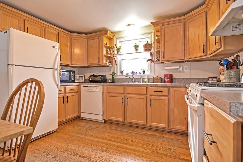 17 Lee Road Sharon, MA 02067 - Photo 3 of 17 Gallery Image 3
