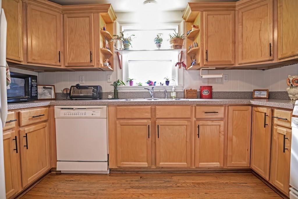 17 Lee Road Sharon, MA 02067 - Photo 4 of 17 Gallery Image 4