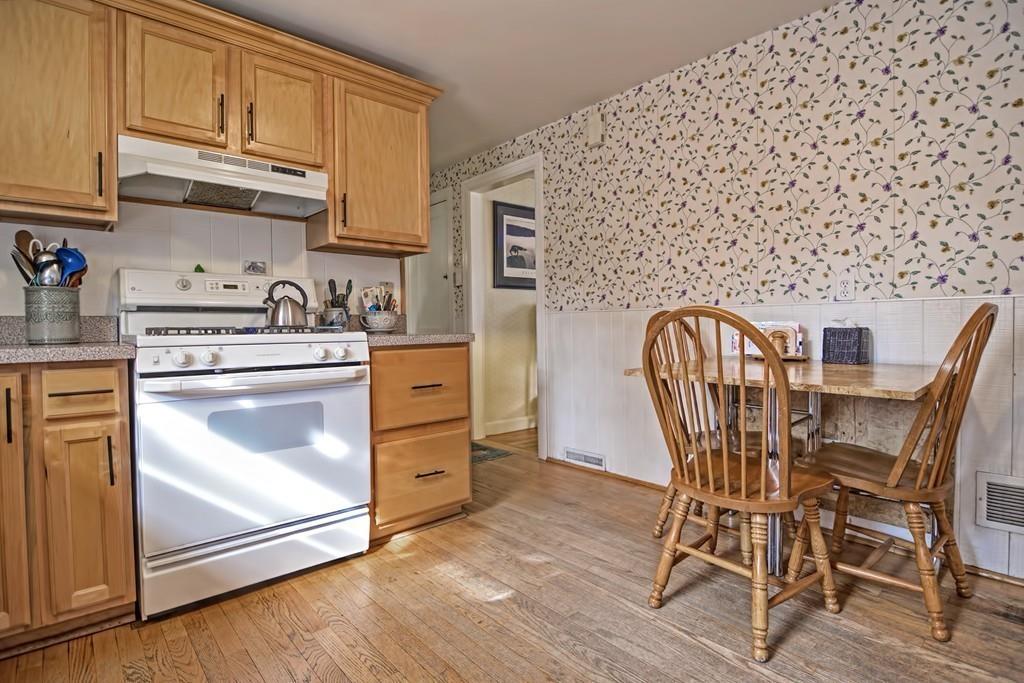 17 Lee Road Sharon, MA 02067 - Photo 5 of 17 Gallery Image 5