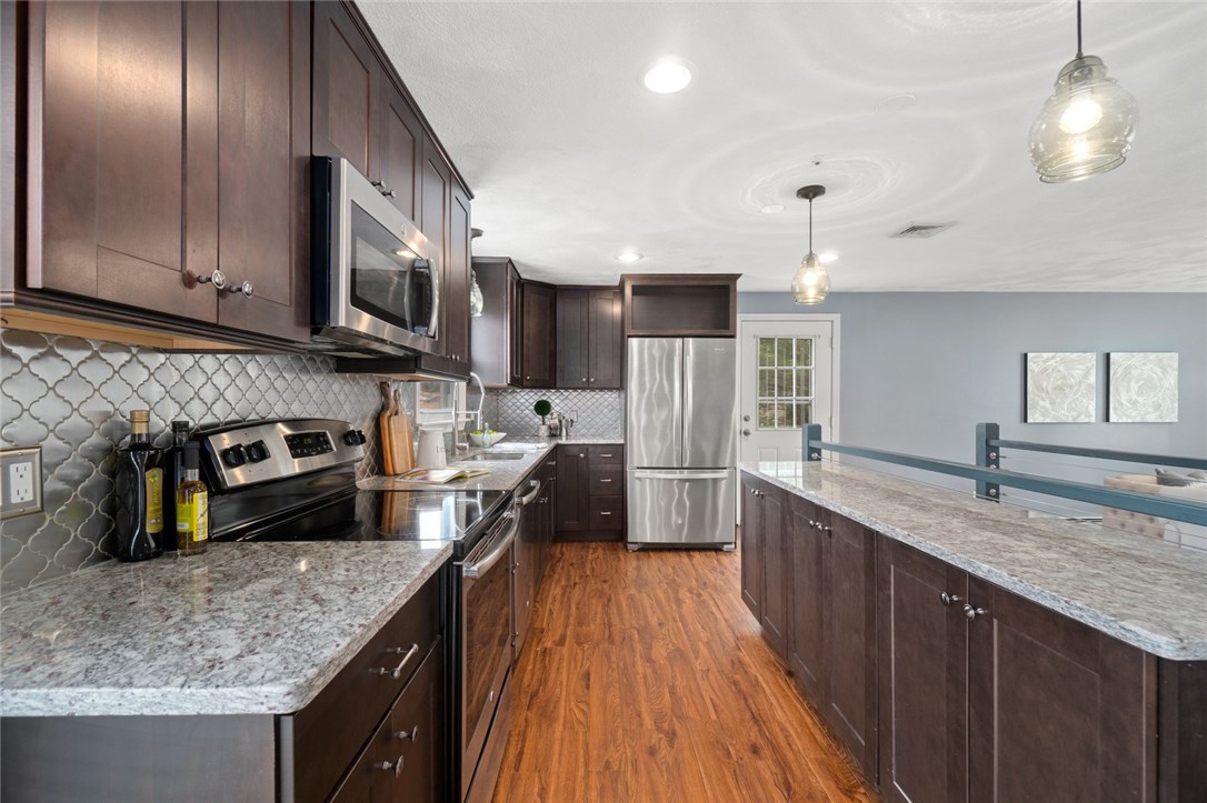 204 Nausauket Road Warwick, RI 02886 - Photo 3 of 40 Gallery Image 3