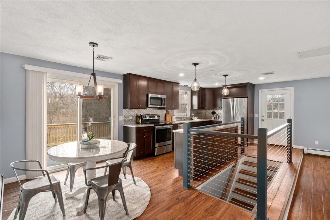 204 Nausauket Road Warwick, RI 02886 - Photo 5 of 40 Gallery Image 5