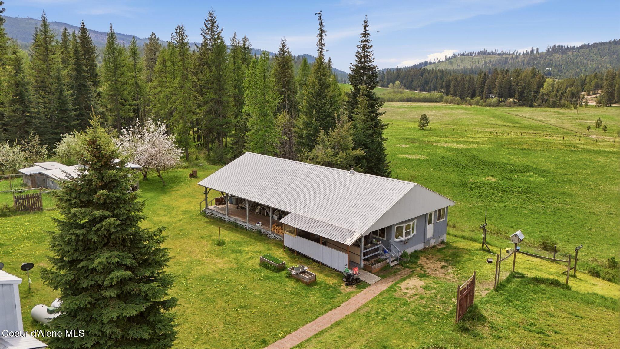 2222 Jewel Lake Road Sagle, ID 83860 - Photo 25 of 31 Inside-Media-Jewel-56