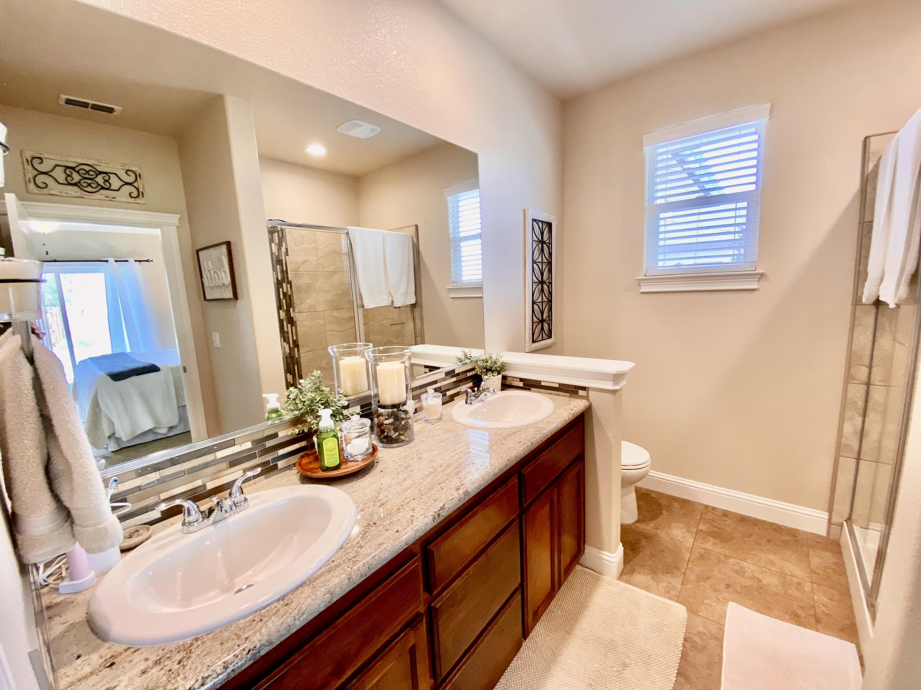 3246 Lemurian Road Redding, CA 96002 - Photo 14 of 29 Lemurian 3246 owner bath