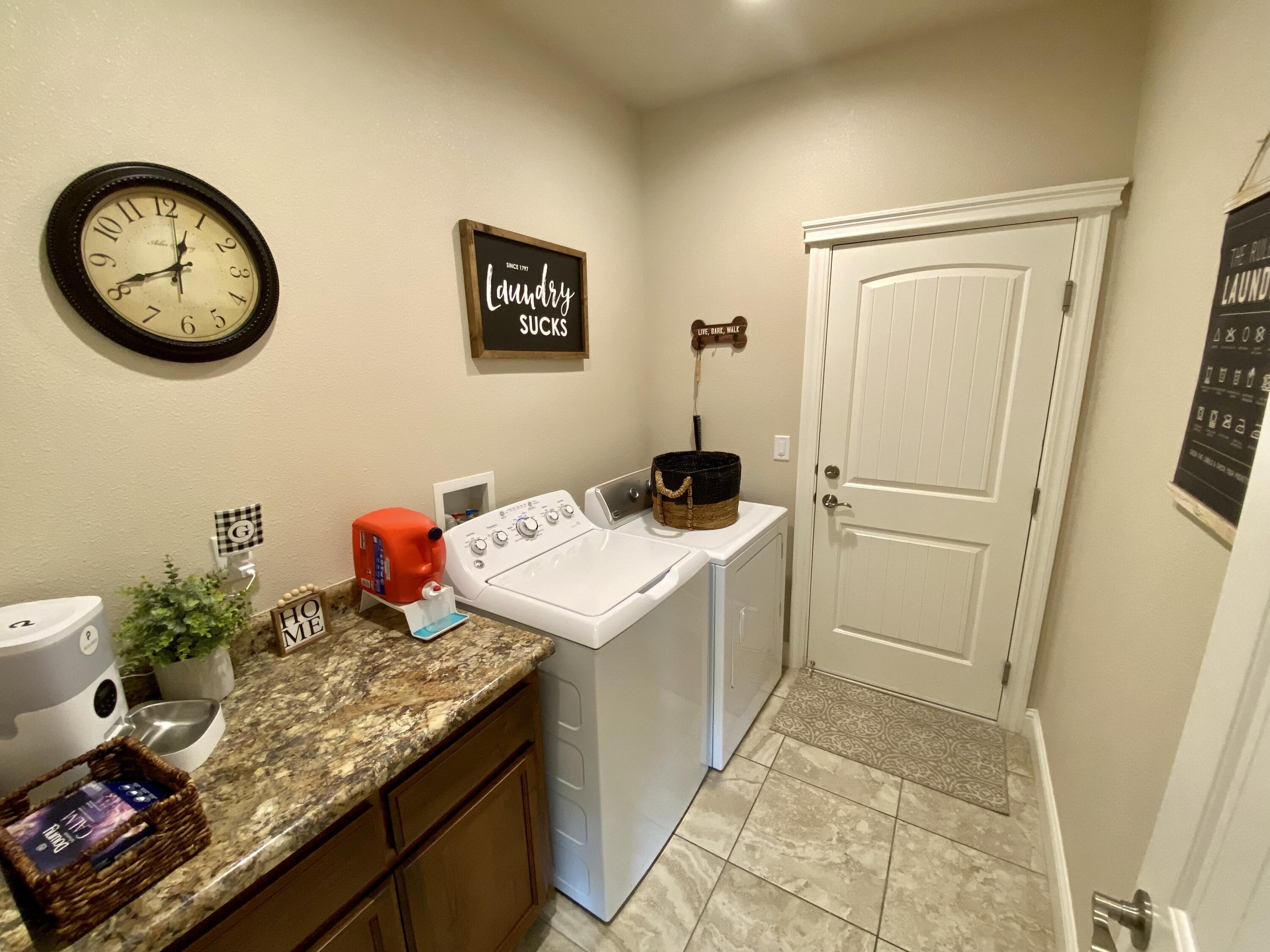 3246 Lemurian Road Redding, CA 96002 - Photo 18 of 29 Lemurian 3246 Laundry