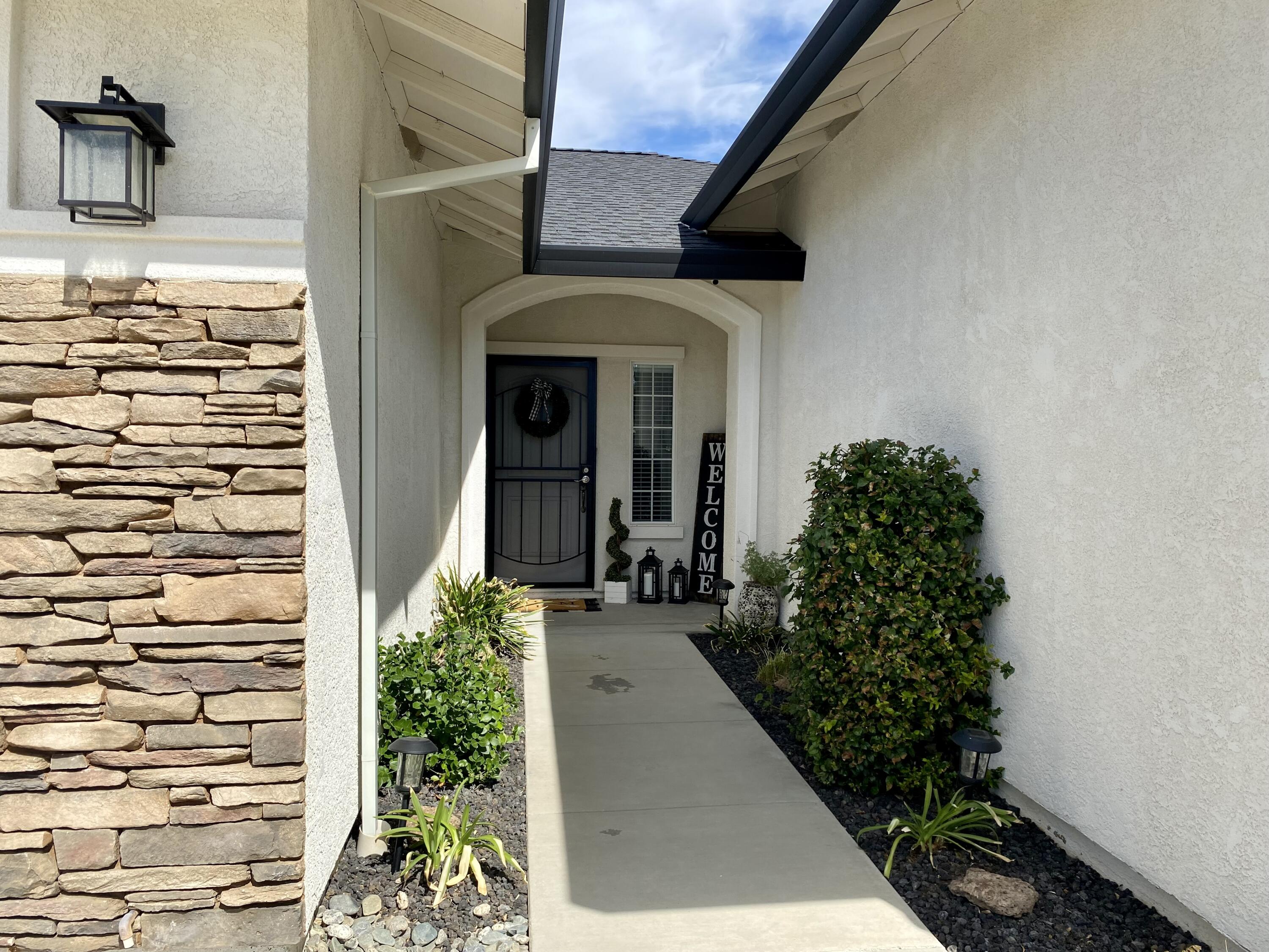 3246 Lemurian Road Redding, CA 96002 - Photo 2 of 29 Lemurian 3246 approach