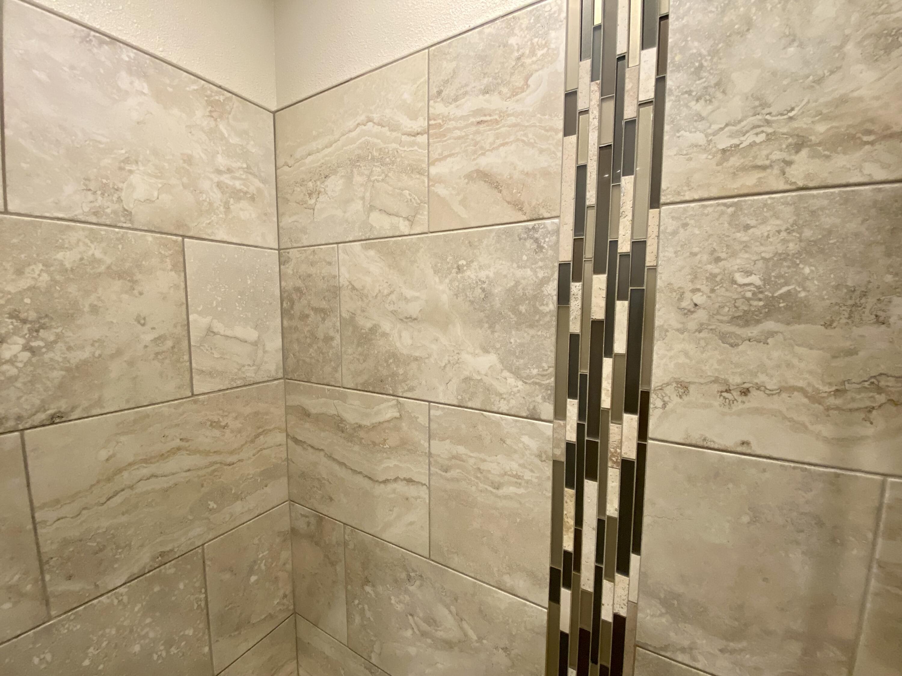 3246 Lemurian Road Redding, CA 96002 - Photo 21 of 29 Lemurian 3246 owner shower