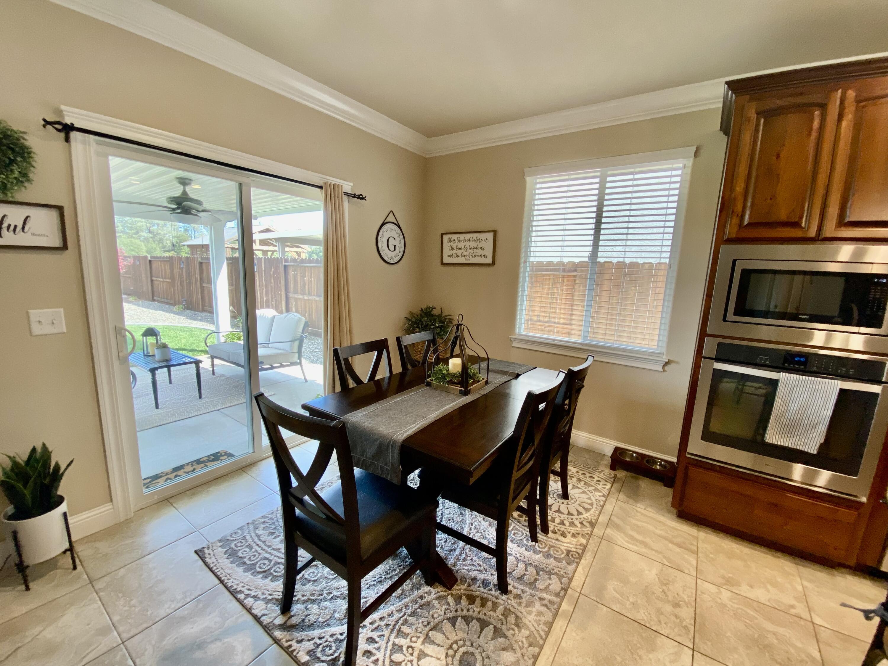 3246 Lemurian Road Redding, CA 96002 - Photo 23 of 29 Lemurian 3246 dining