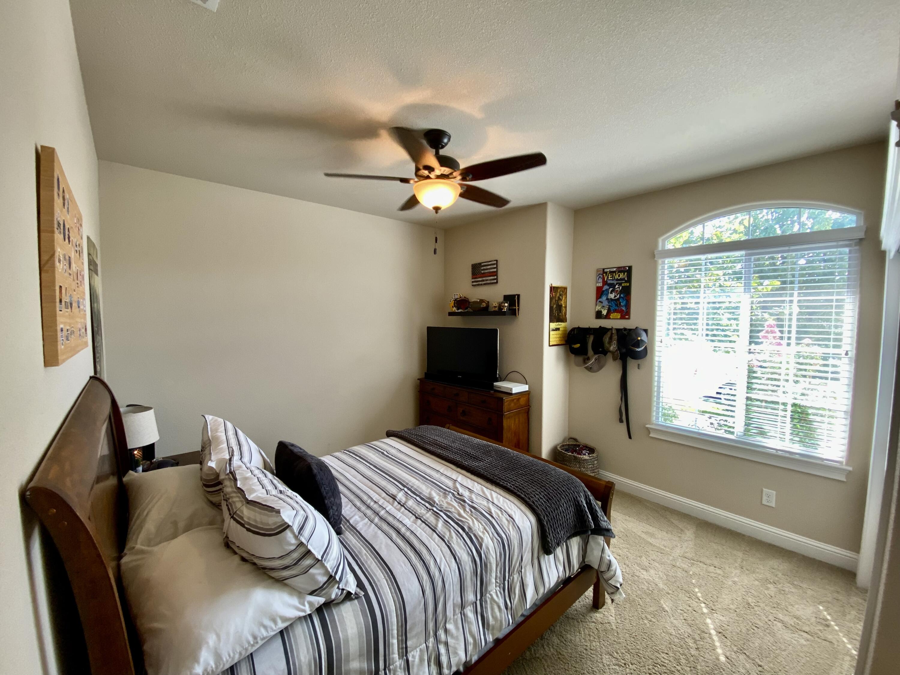 3246 Lemurian Road Redding, CA 96002 - Photo 24 of 29 Lemurian 3246 bedroom 1