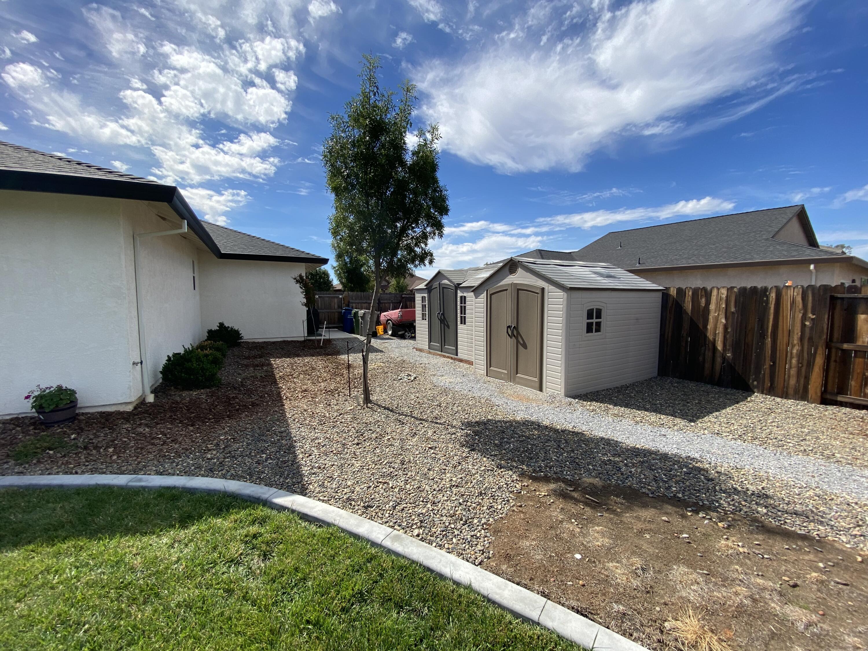 3246 Lemurian Road Redding, CA 96002 - Photo 28 of 29 Lemurian 3246 Side yard