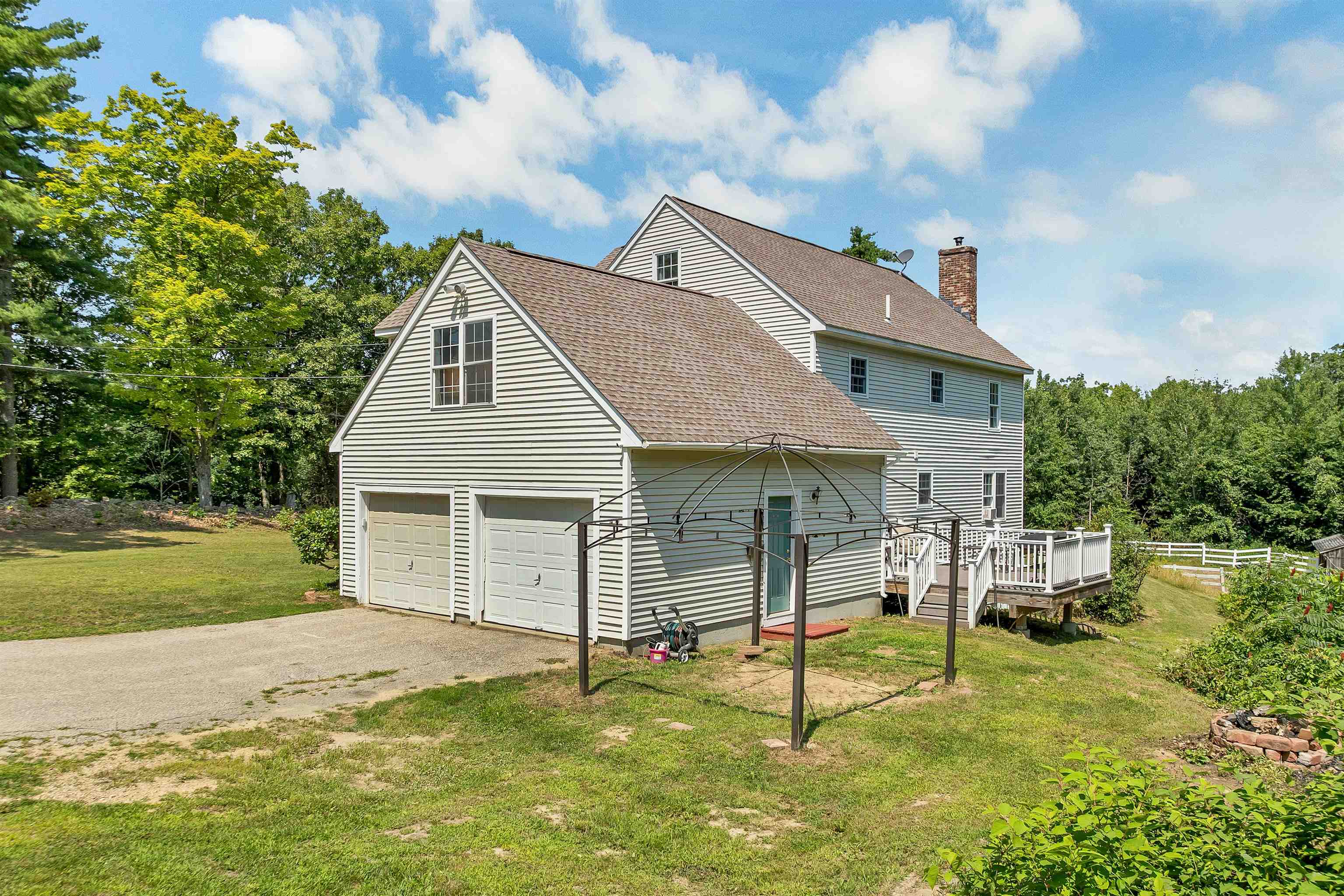 197 Grapevine Road Dunbarton, NH 03046 - Photo 4 of 59 Gallery Image 4