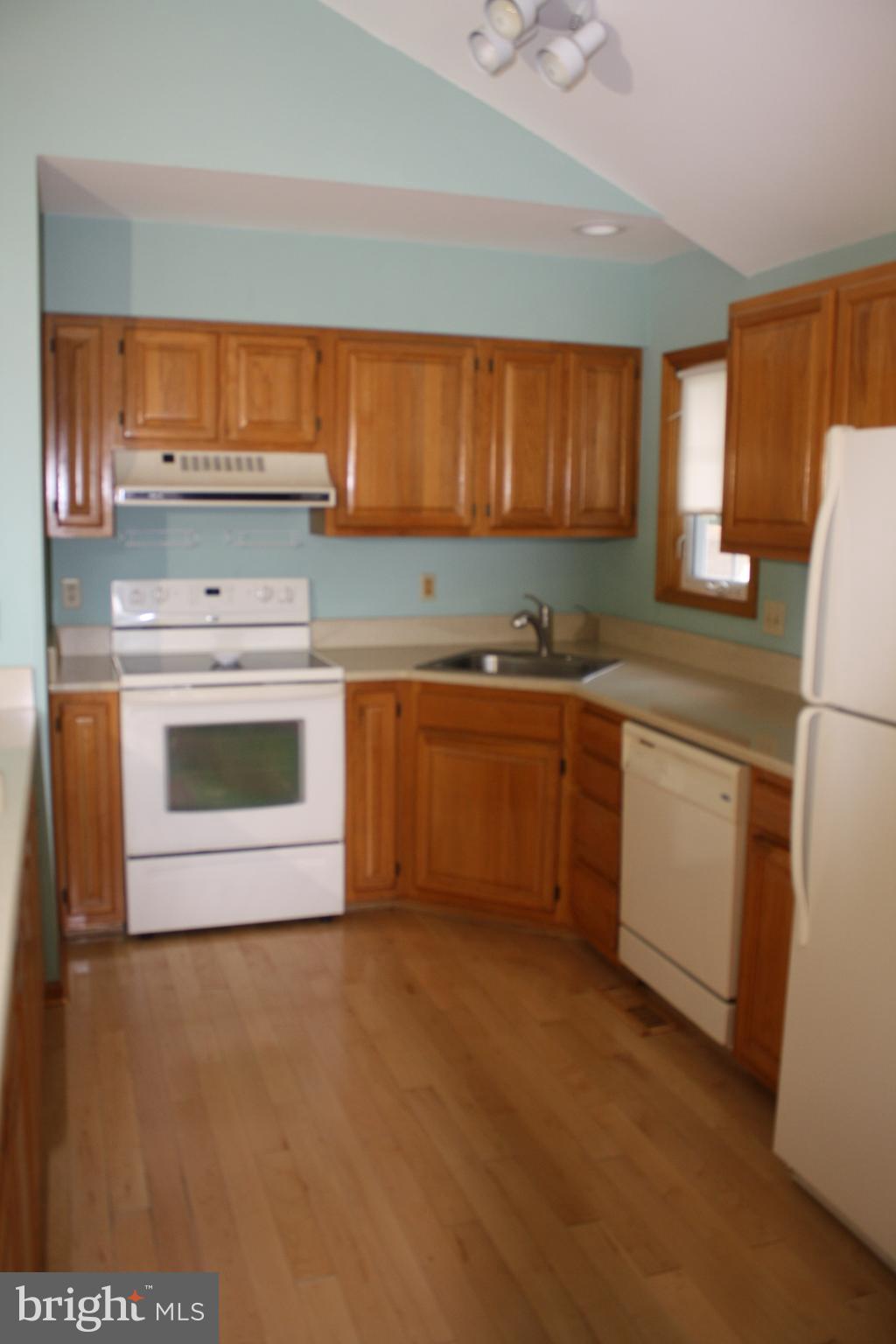 3 Bridgewater Road Ocean Pines, MD 21811 - Photo 5 of 30 H/W floors, Vaulted ceilings, Beautiful