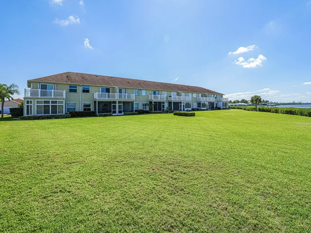 $479,000 | 3223 South Lakeview Circle, Unit 208, Hutchinson Island, FL 34949