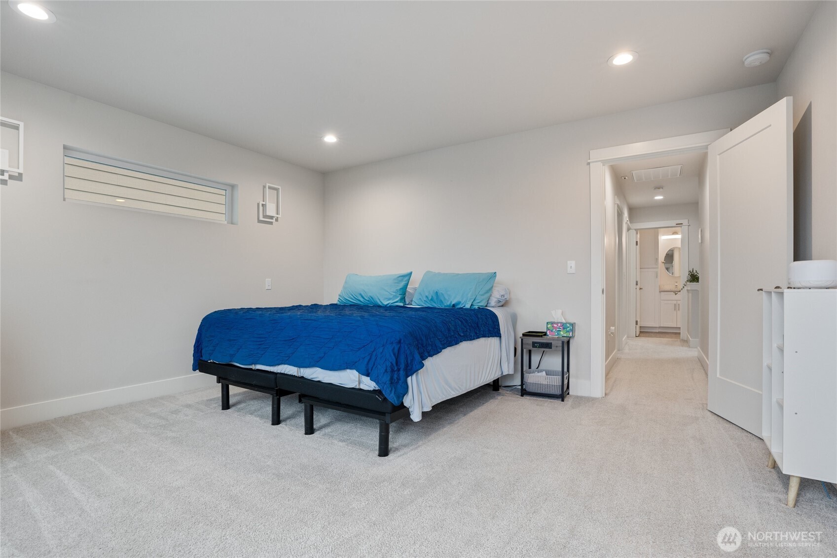 138 Blackfish Court Bremerton, WA 98310 - Photo 20 of 36 a spacious bedroom with a bed and a table