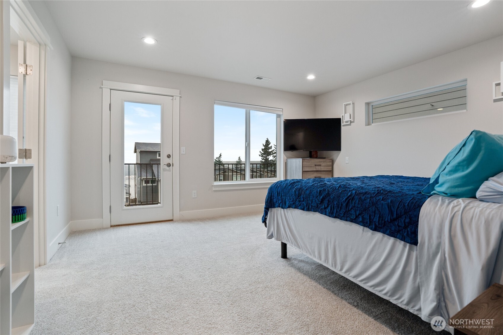 138 Blackfish Court Bremerton, WA 98310 - Photo 21 of 36 a living room with a couch and a flat screen tv