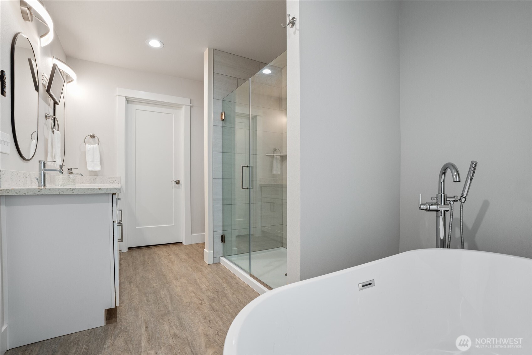 138 Blackfish Court Bremerton, WA 98310 - Photo 27 of 36 a bathroom with a bathtub and a shower