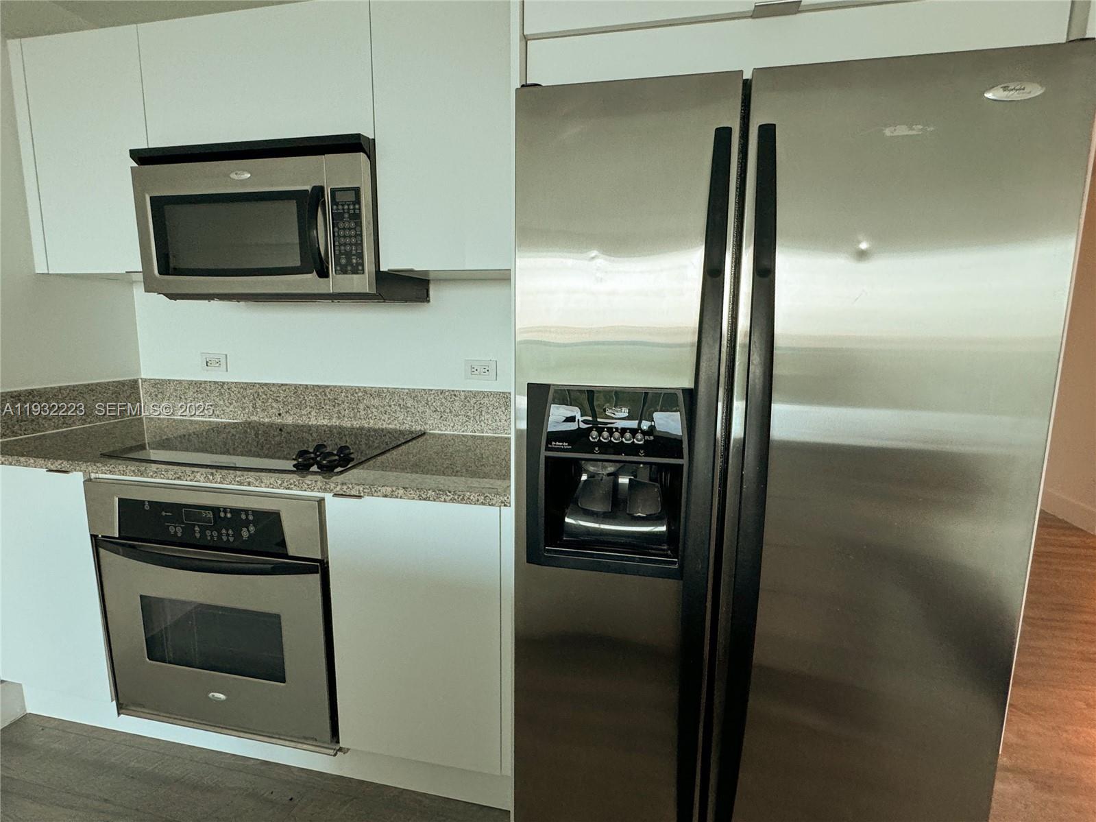 888 Biscayne Boulevard, Unit 709 Miami, FL 33132 - Photo 12 of 48 a kitchen with a refrigerator stove and microwave