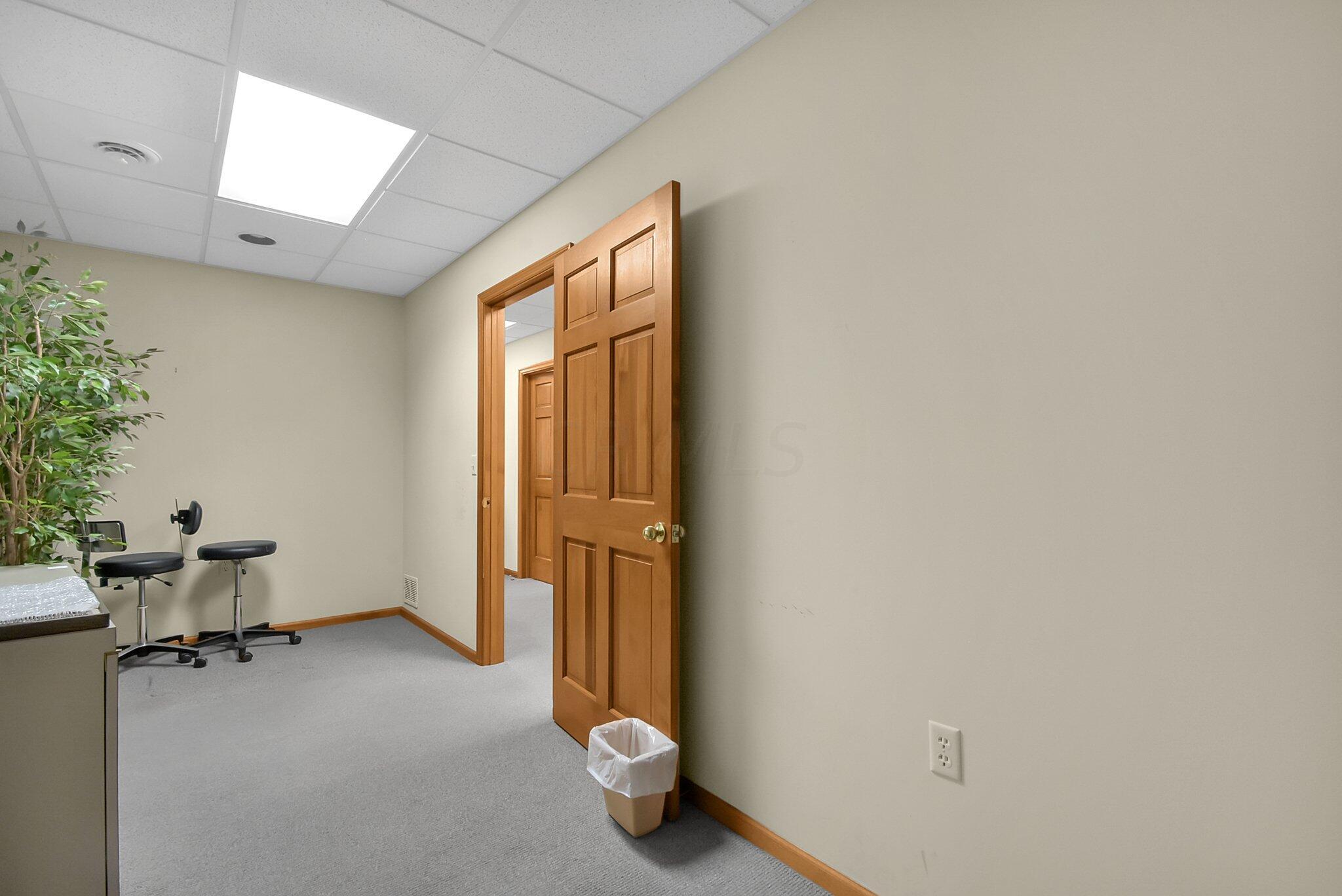 1906 Bethel Road Columbus, OH 43235 - Photo 16 of 22 Office