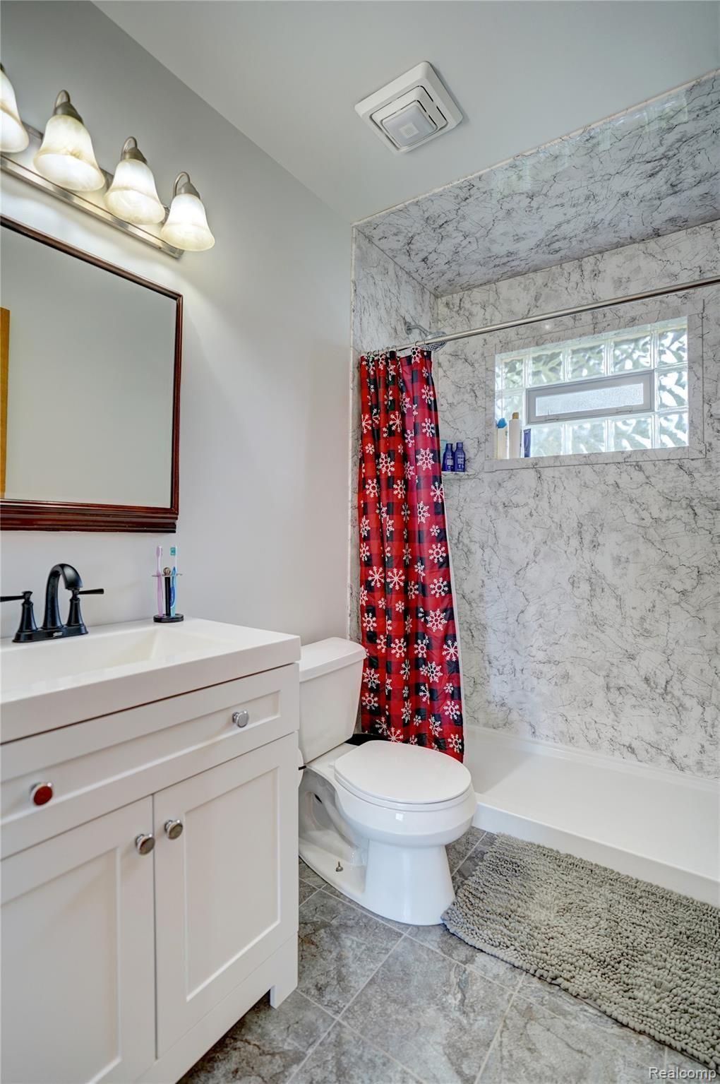 3865 Elmhurst Road Waterford, MI 48328 - Photo 16 of 49 3865 Elmhurst Rd 25.jpg