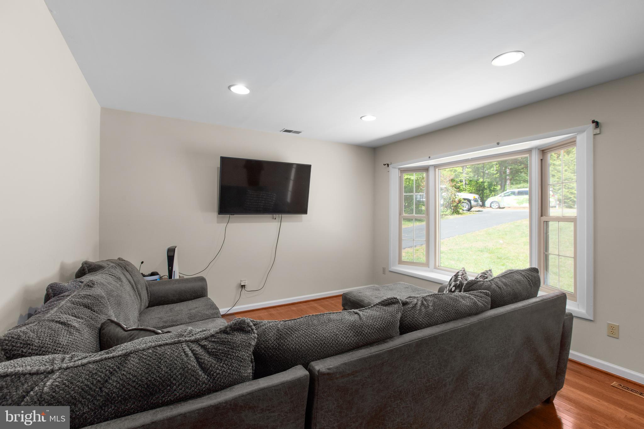 655 Holly Corner Road Fredericksburg, VA 22406 - Photo 11 of 45 Family Room
