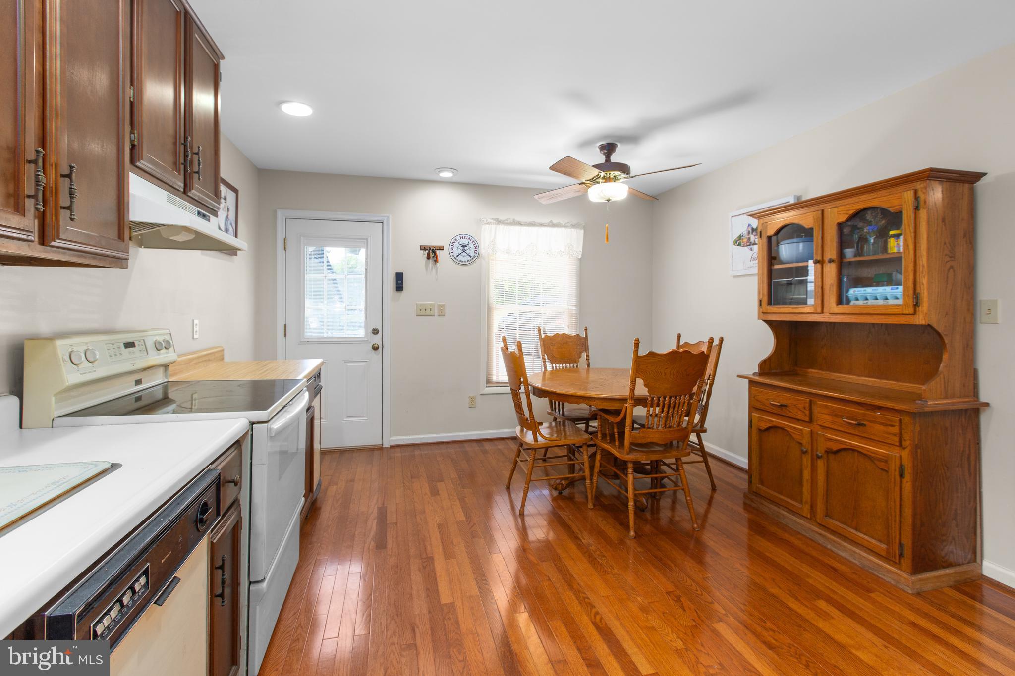 655 Holly Corner Road Fredericksburg, VA 22406 - Photo 16 of 45 Kitchen / Dining