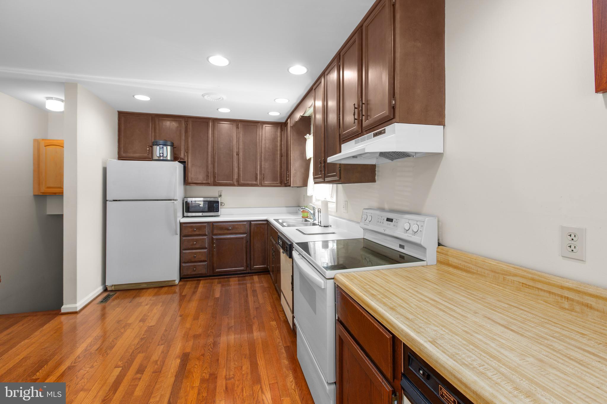 655 Holly Corner Road Fredericksburg, VA 22406 - Photo 17 of 45 Kitchen / Dining