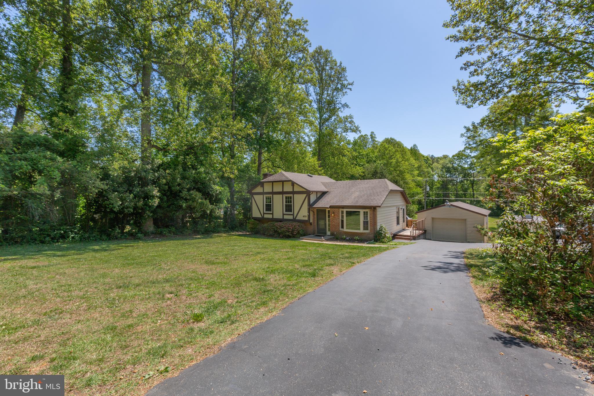 655 Holly Corner Road Fredericksburg, VA 22406 - Photo 2 of 45