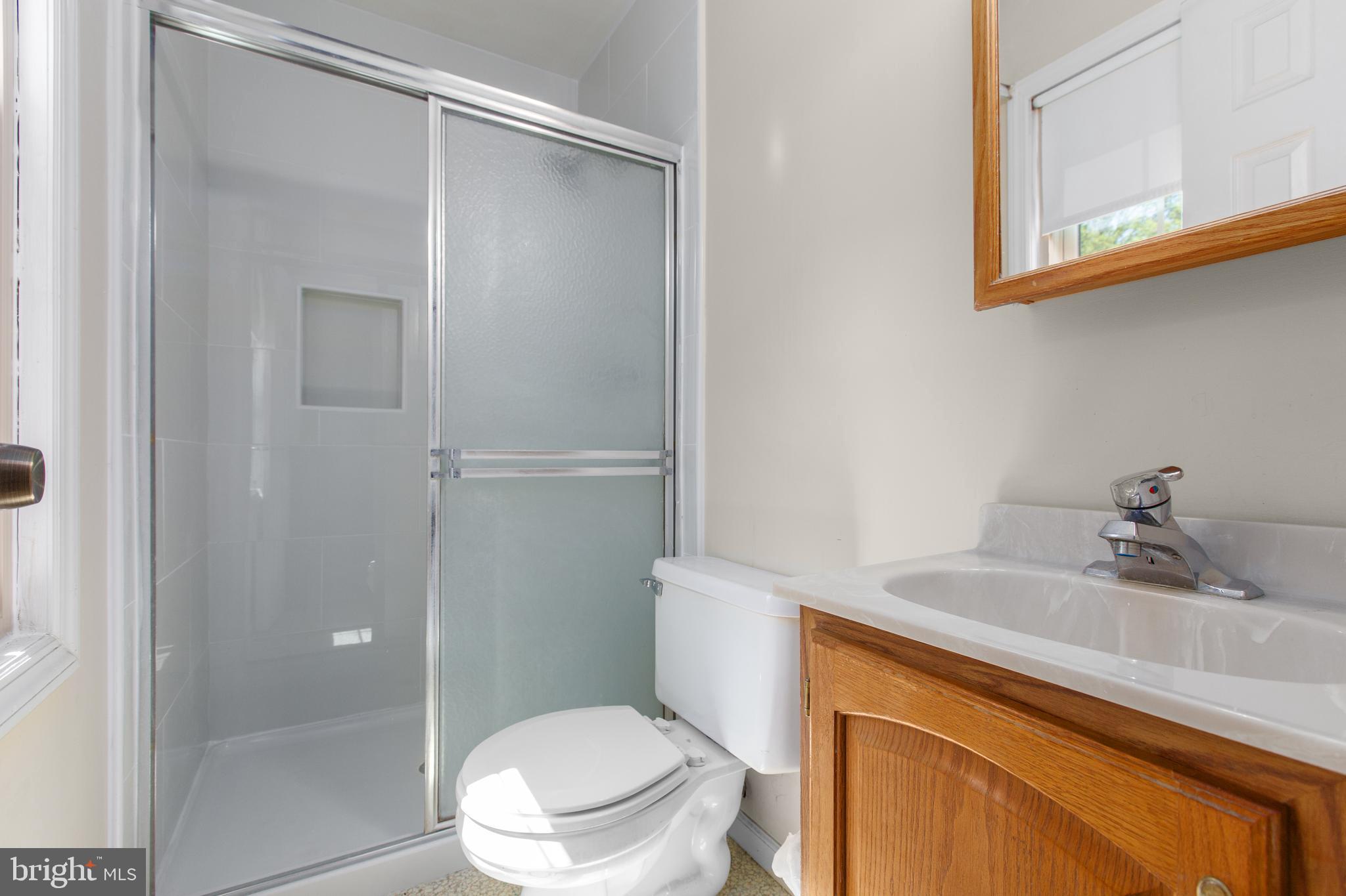 655 Holly Corner Road Fredericksburg, VA 22406 - Photo 28 of 45 Primary Bathroom