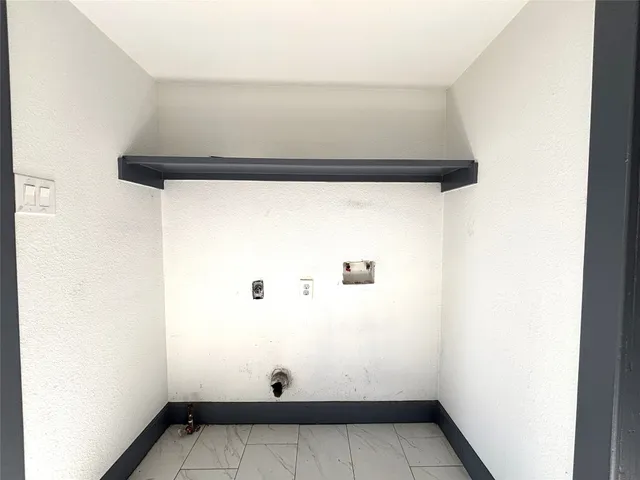 a view of utility room