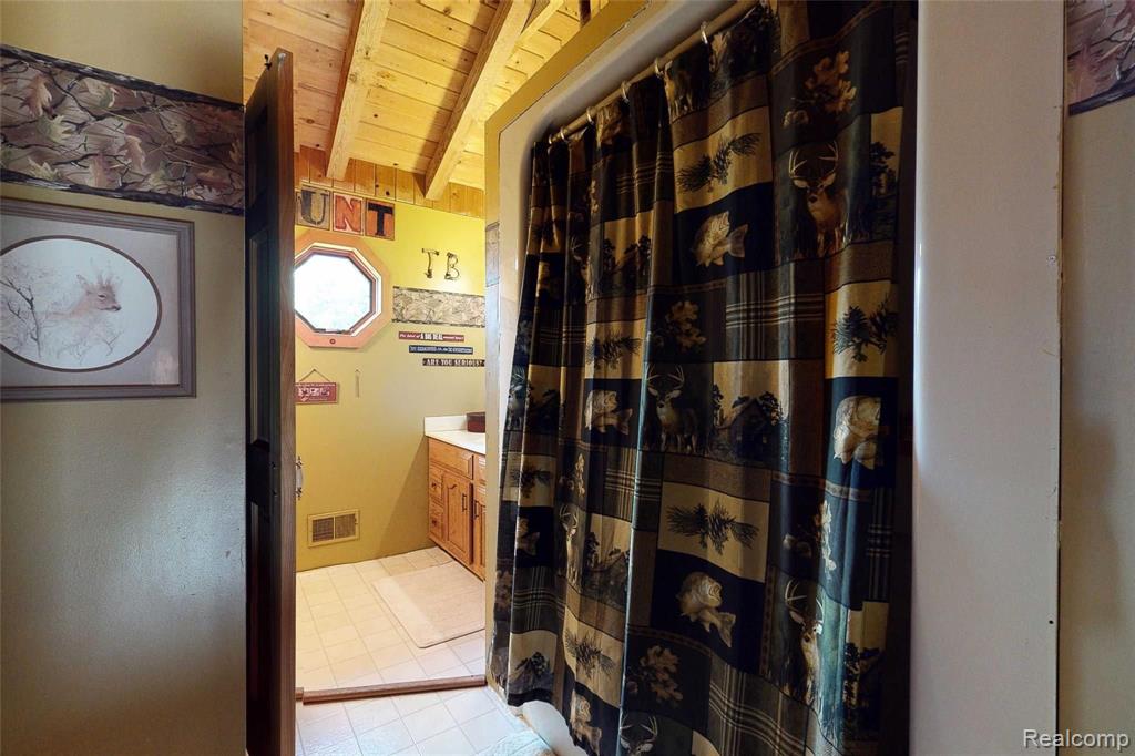 10118 Coldwater Road Flushing, MI 48433 - Photo 47 of 62