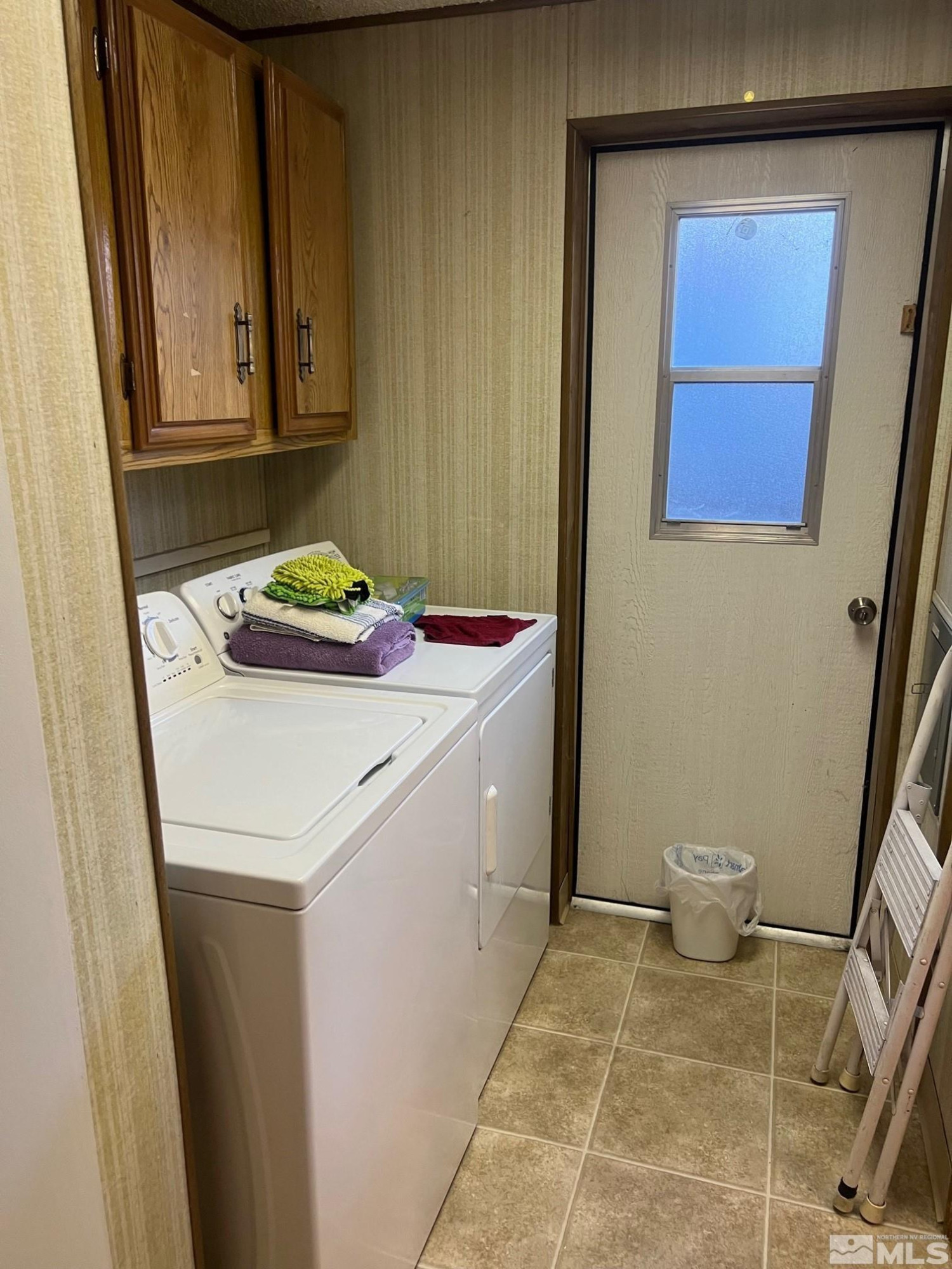 2690 Daffodil Way Reno, NV 89512 - Photo 15 of 20 a bathroom with a sink a toilet and a mirror