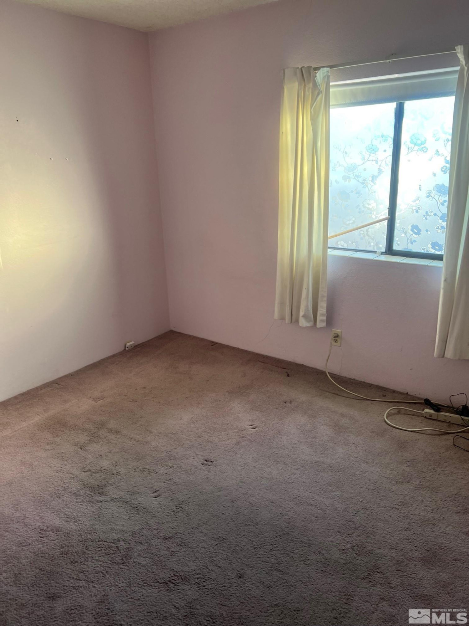 2690 Daffodil Way Reno, NV 89512 - Photo 18 of 20 an empty room with windows