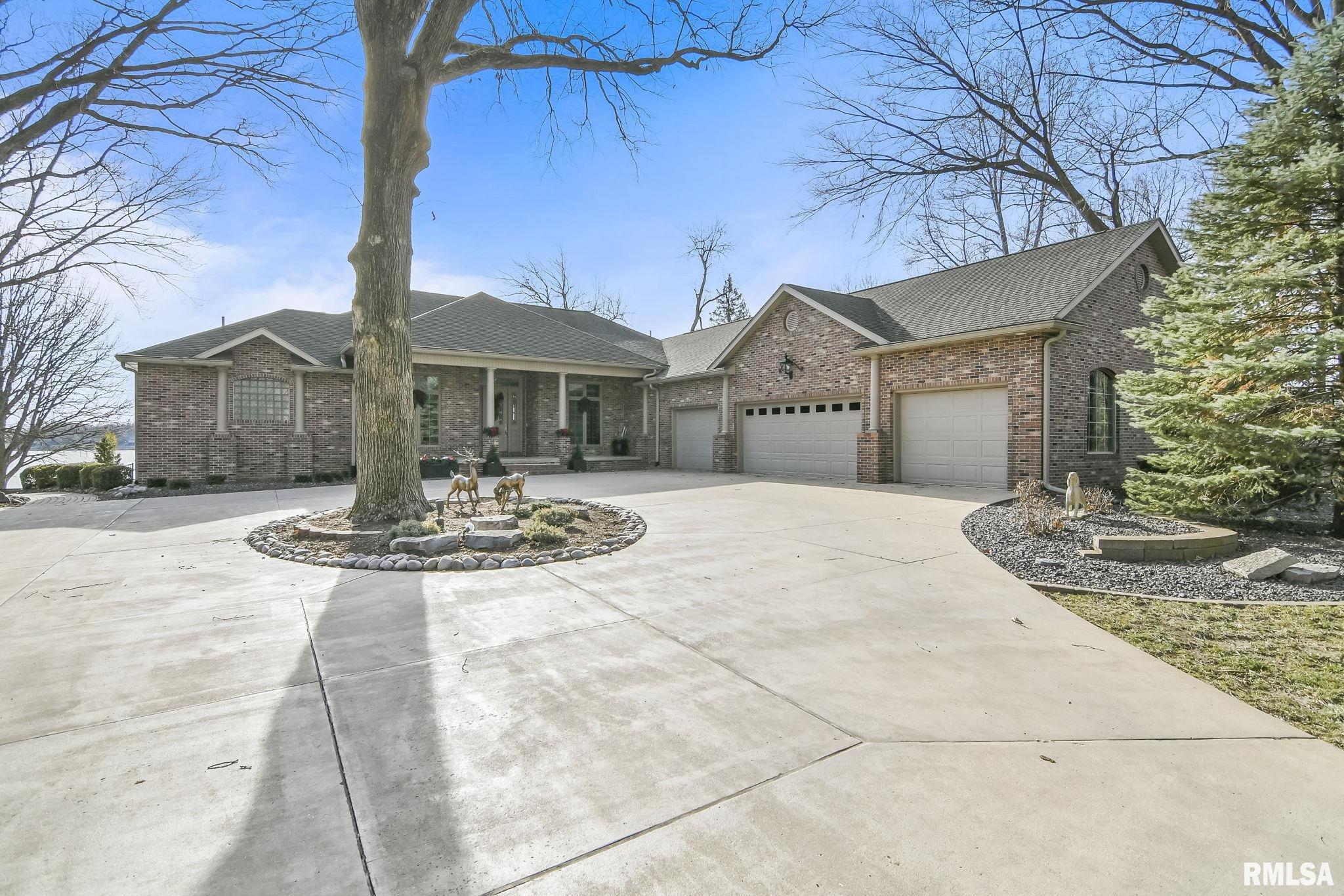 208 Maple Grove Lane Springfield, IL 62712 - Photo 2 of 60
