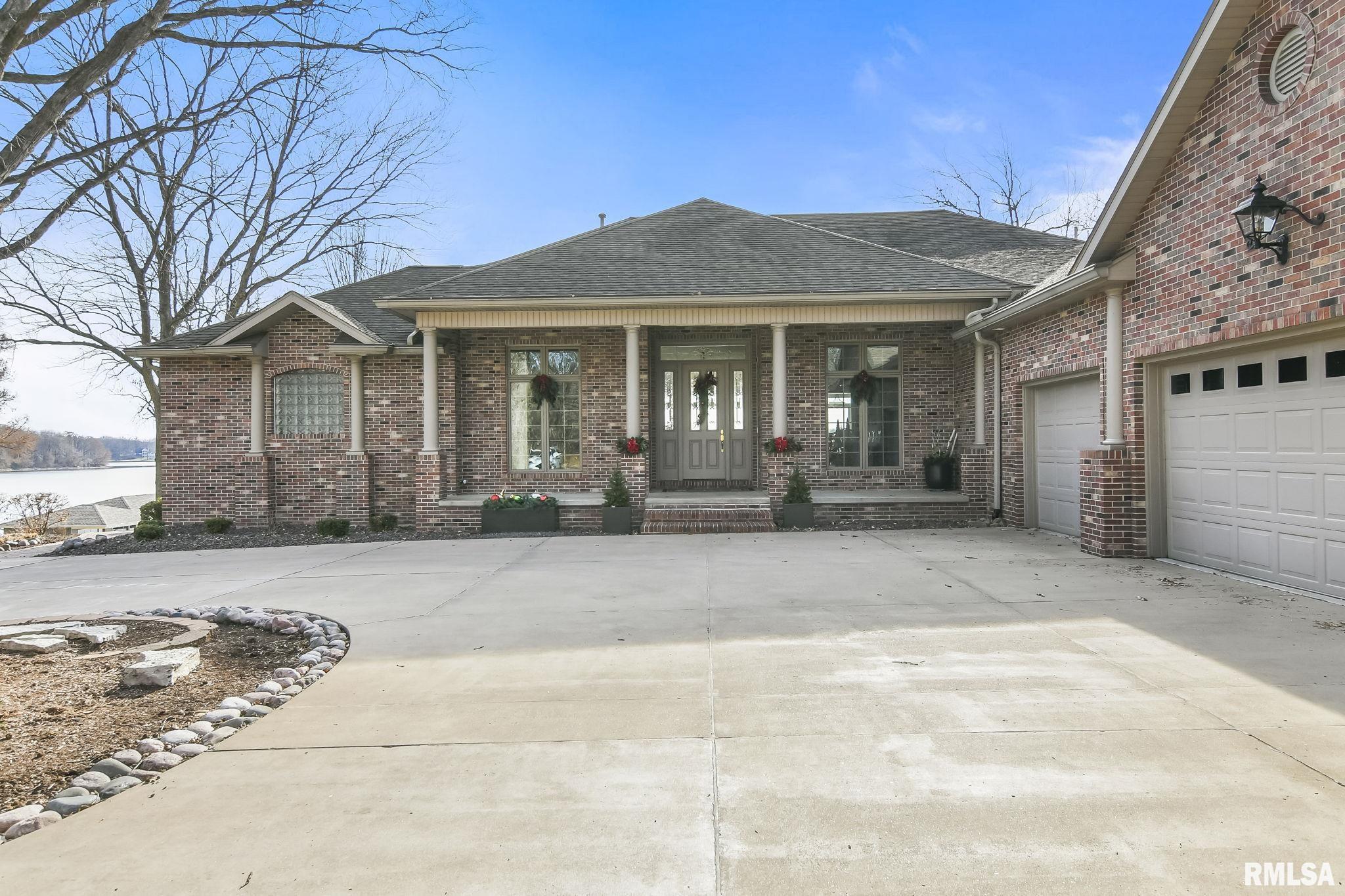 208 Maple Grove Lane Springfield, IL 62712 - Photo 3 of 60