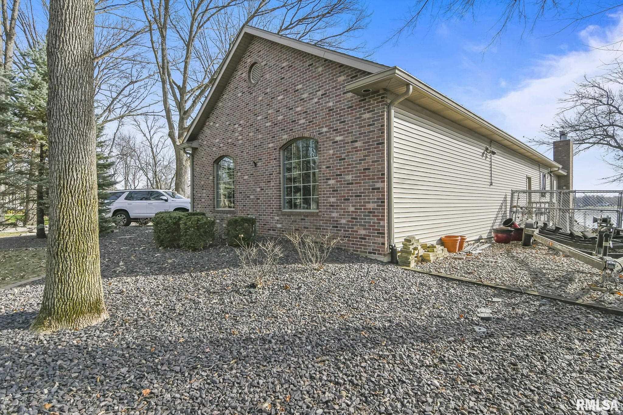 208 Maple Grove Lane Springfield, IL 62712 - Photo 4 of 60