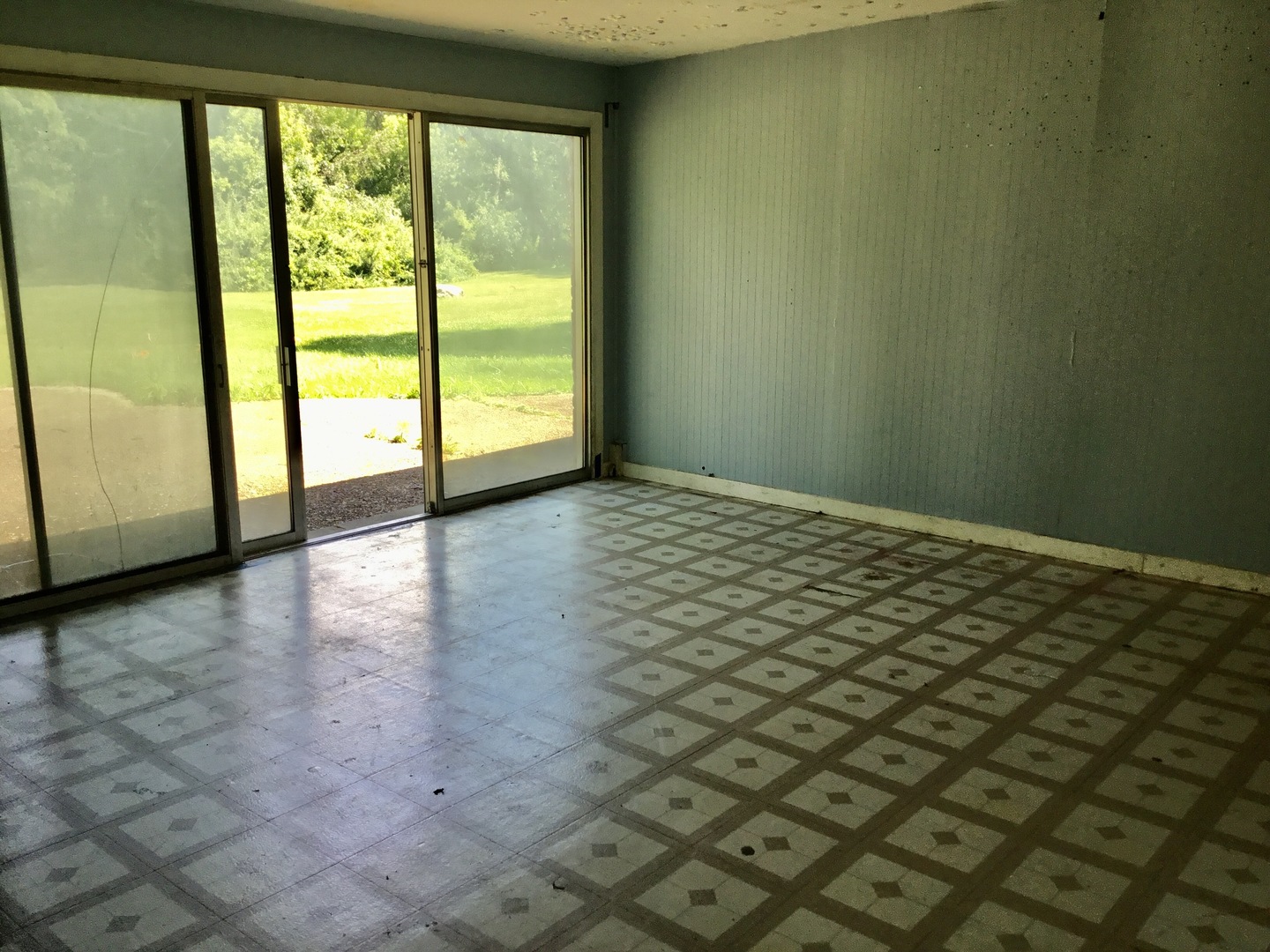 206 East Camp McDonald Road Prospect Heights, IL 60070 - Photo 16 of 57 a view of an empty room and window