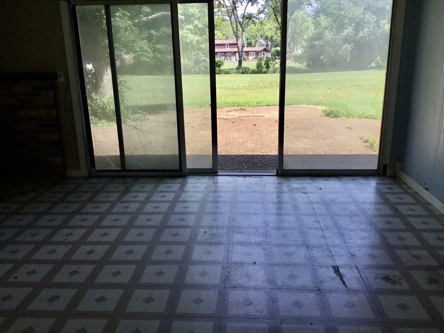 206 East Camp McDonald Road Prospect Heights, IL 60070 - Photo 17 of 57 a view of an empty room and window