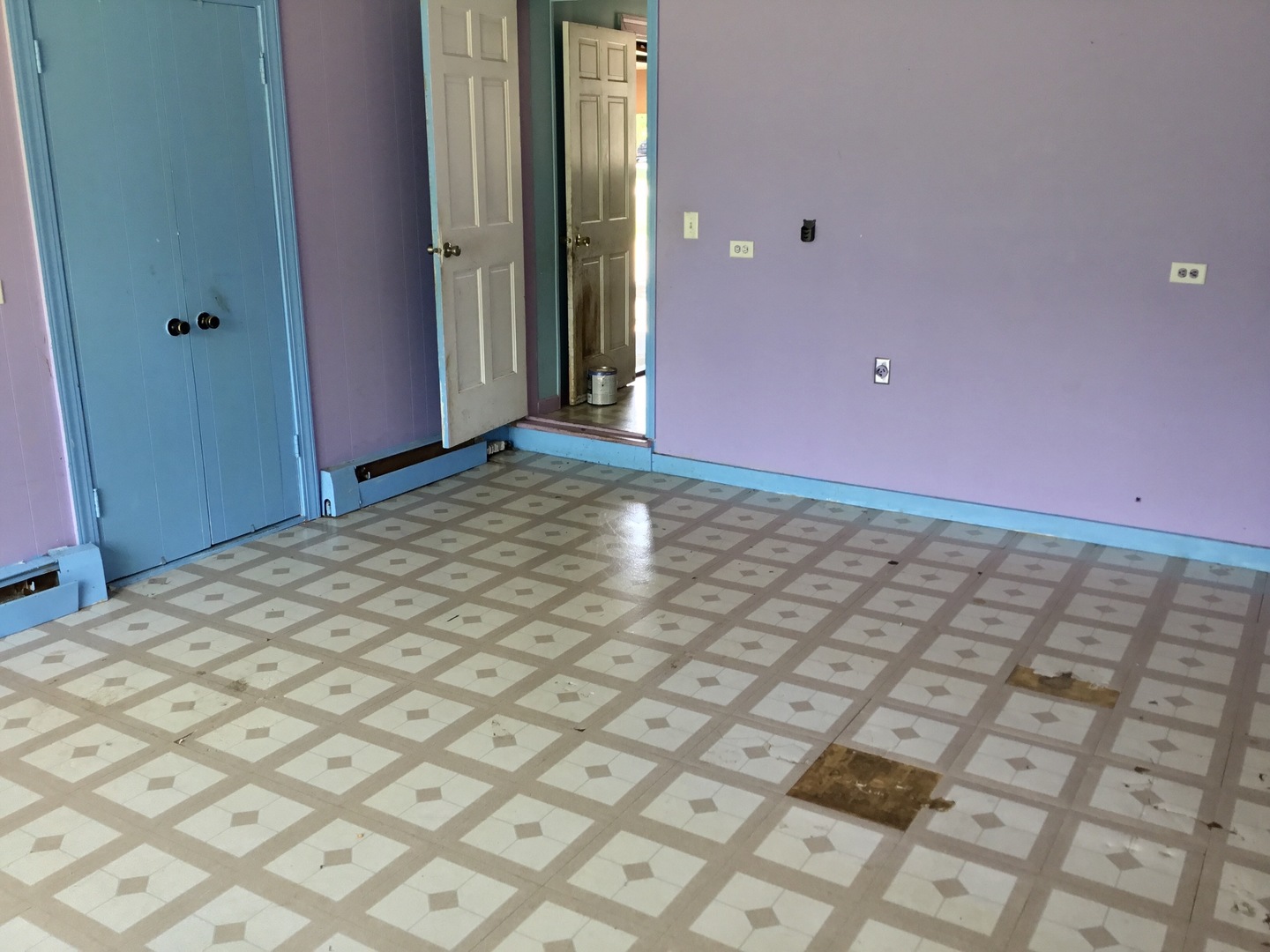 206 East Camp McDonald Road Prospect Heights, IL 60070 - Photo 21 of 57 a view of a bedroom