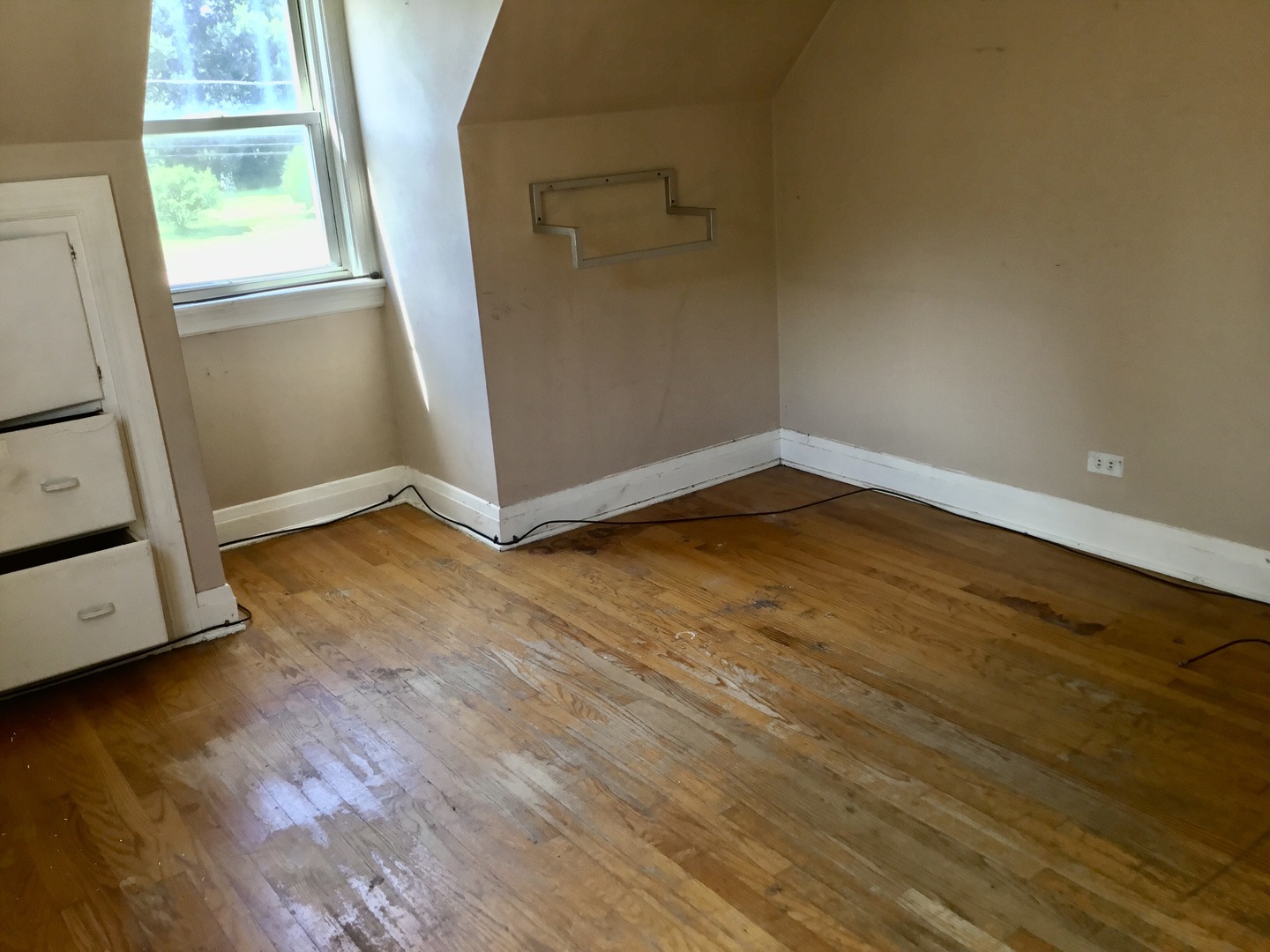 206 East Camp McDonald Road Prospect Heights, IL 60070 - Photo 29 of 57 an empty room with wooden floor and windows