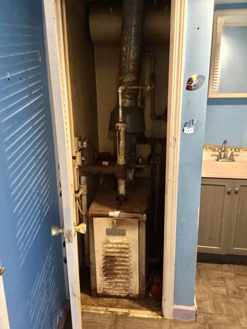 206 East Camp McDonald Road Prospect Heights, IL 60070 - Photo 38 of 57 a bathroom with a sink and a mirror