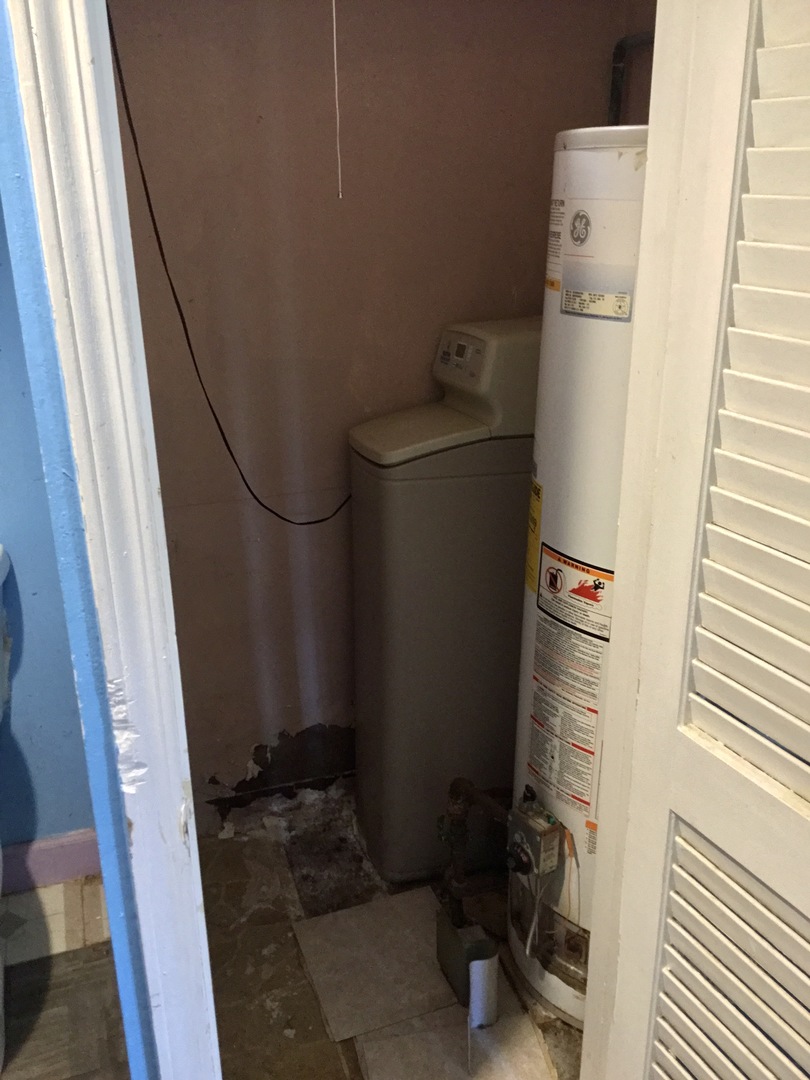 206 East Camp McDonald Road Prospect Heights, IL 60070 - Photo 39 of 57 a bathroom with a sink and a toilet