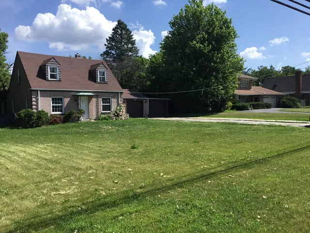 $430,000 | 206 East Camp McDonald Road, Prospect Heights, IL 60070