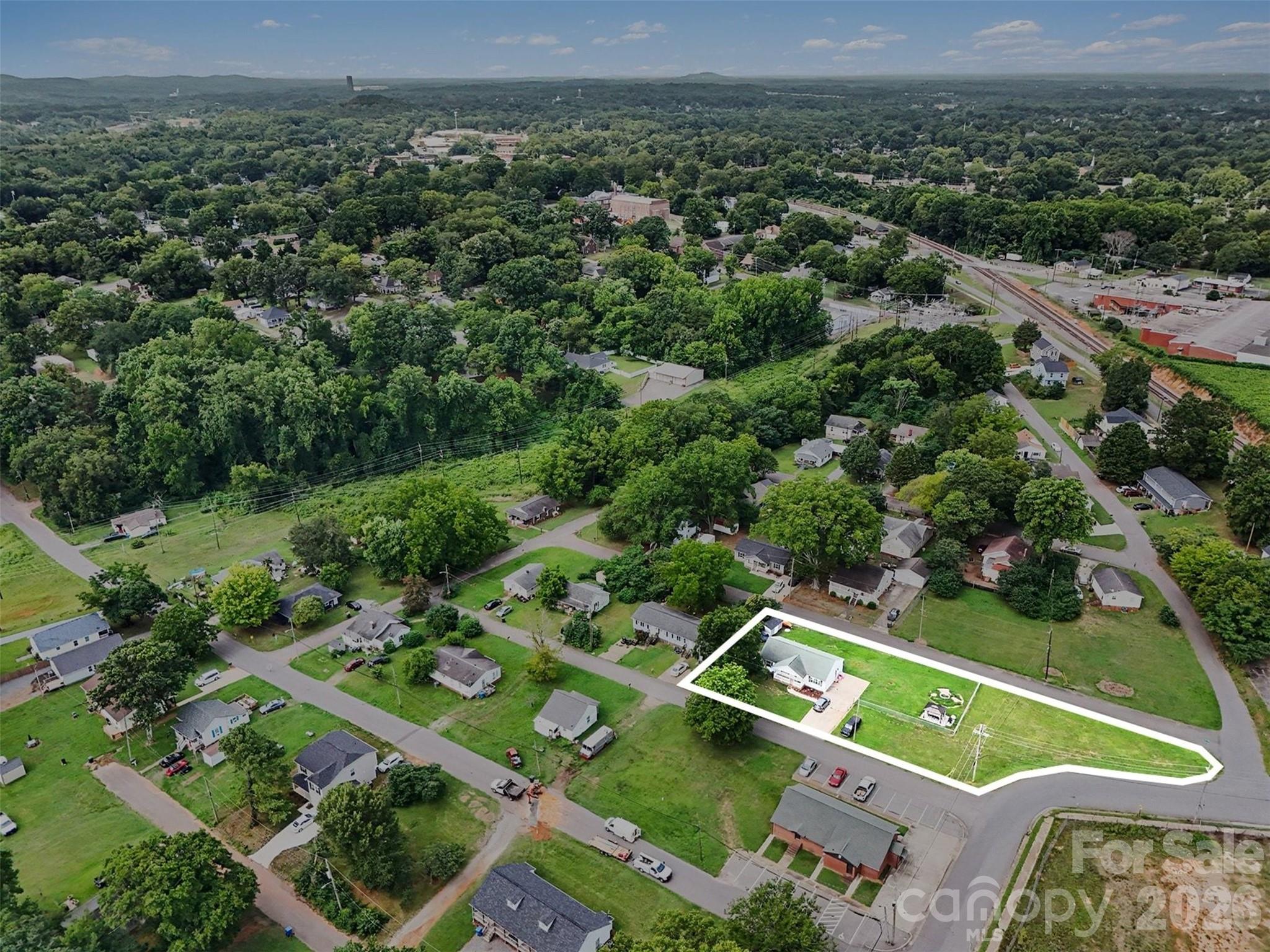 409 Baker Street Kings Mountain, NC 28086 - Photo 3 of 30 Gallery Image 3