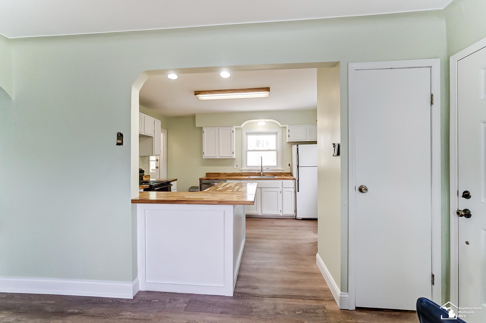 6612 Jackman Road Temperance, MI 48182 - Photo 8 of 41