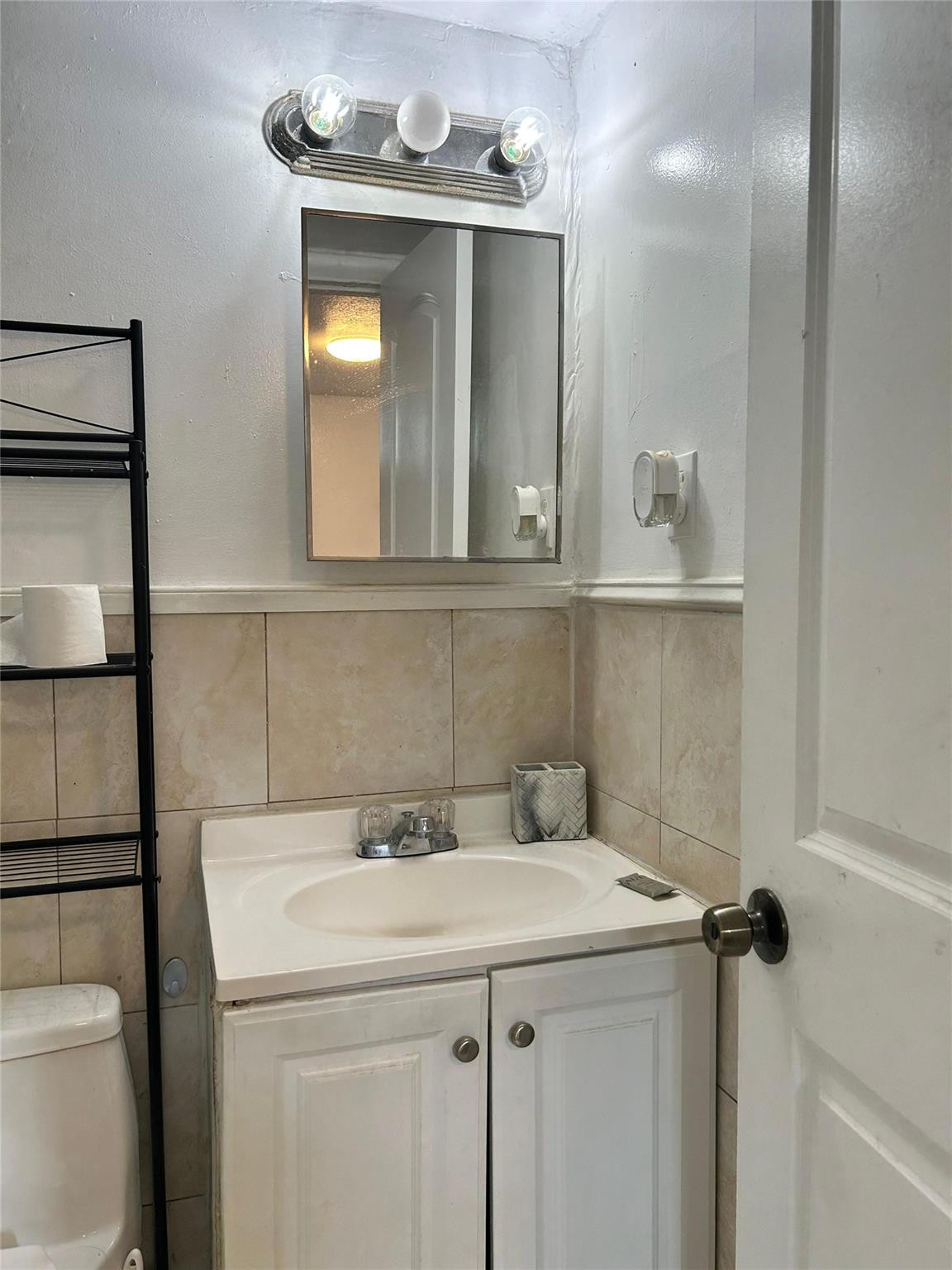 112 Newton Road, Unit BACK West Park, FL 33023 - Photo 7 of 11 Photo 7